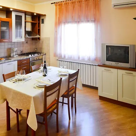 Haus Silva 126s דירה רוביני